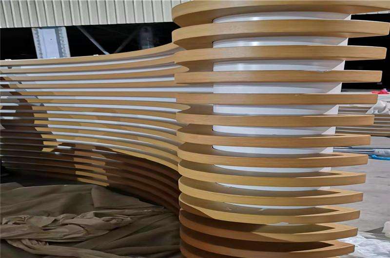 铝方通安装间距与金属吊顶墙面装饰材料——以广州市传喜金属制品为例